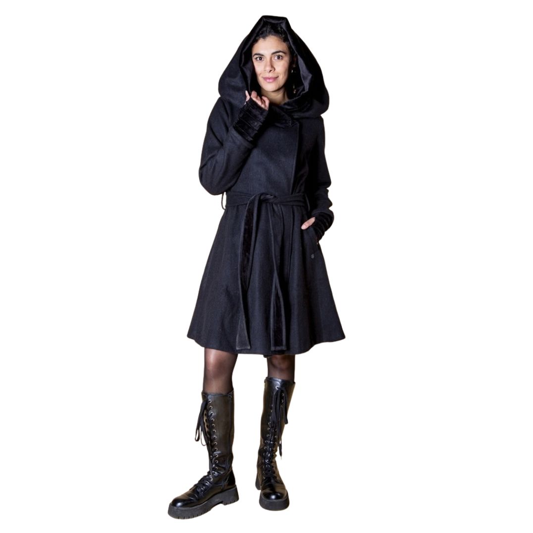 Mantel aus recyceltem Wollgewebe „Mara" Black